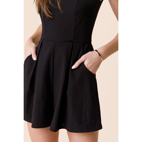 Red Saks Fifth Avenue Black V-Neck deep V back Sleeveless Romper size S - Picture 10 of 10